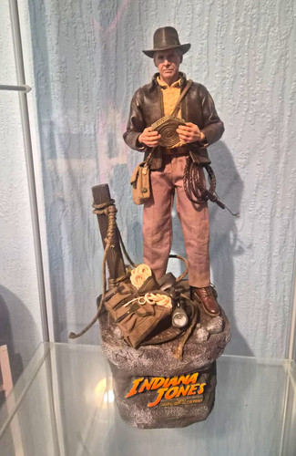 Hot toys indiana jones - hot, dial